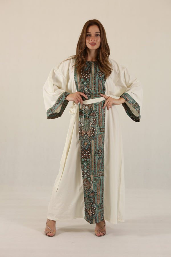 Long, wide abaya with a cuff